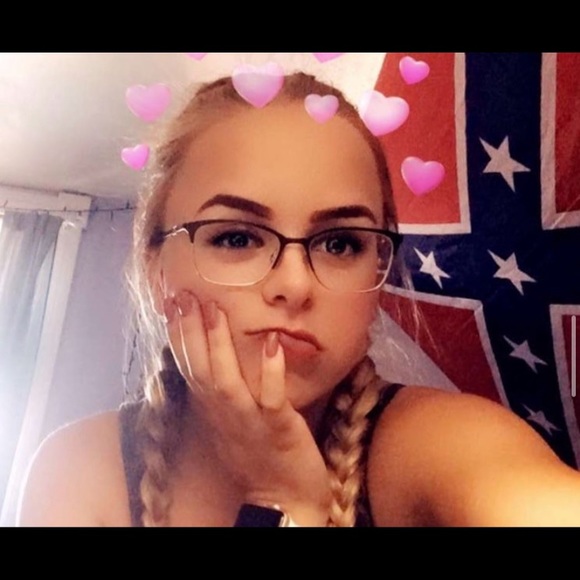 Meet your Posher, Mackenzie - Picture 1 of 1